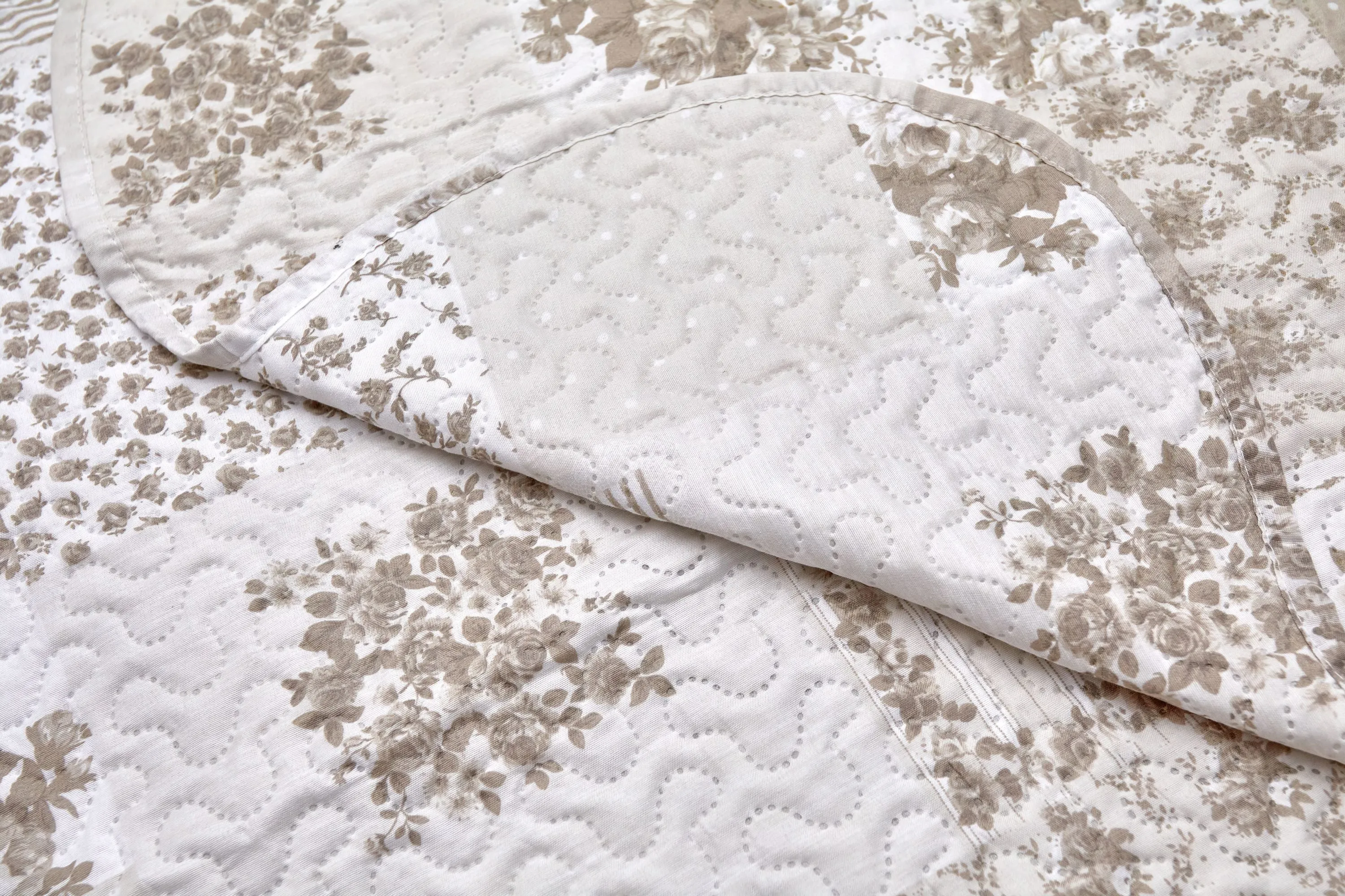 Cotswold - Quilted Patchwork Bedspread Set in Natural