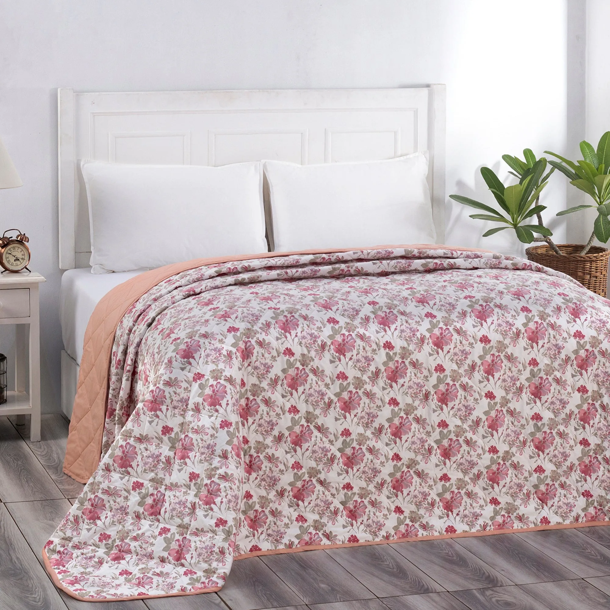 Hamilton Light Weight Extreme Winter Quilt Red