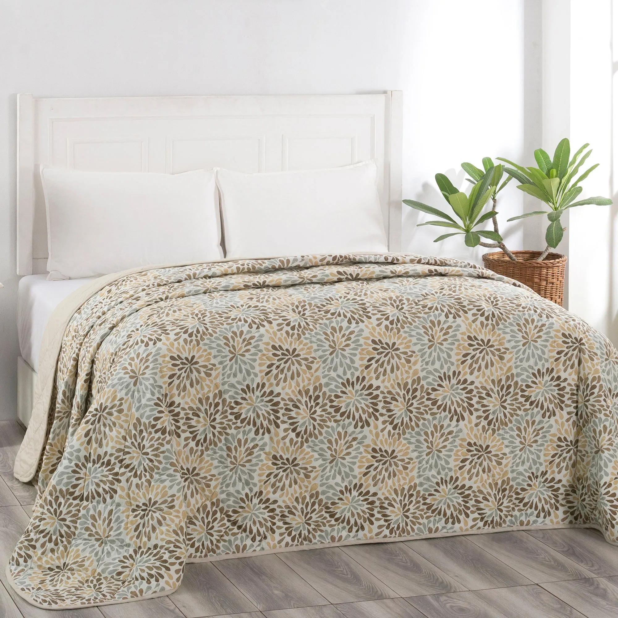 Laura Light Weight Extreme Winter Quilt Neutral