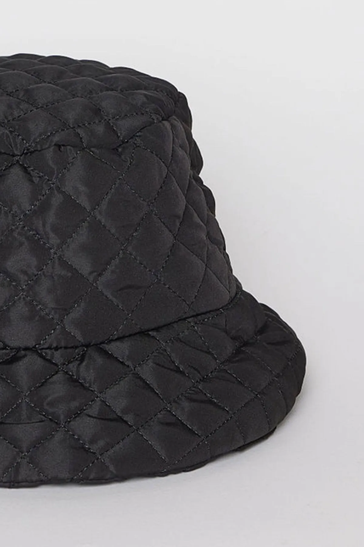 MODERN QUILTED BUCKET HAT