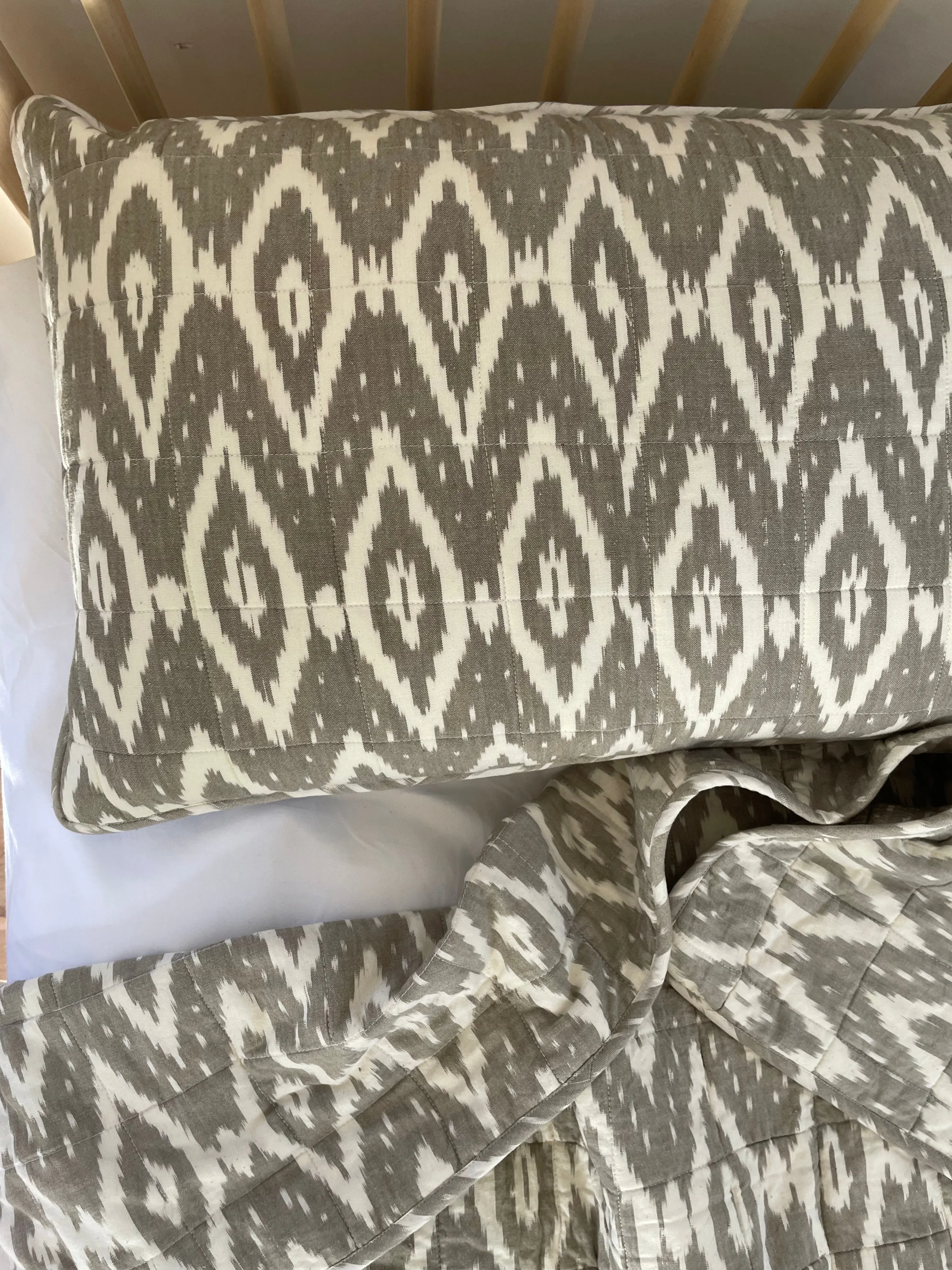 Quilted Blanket with Pillowcase - Stone Ikat