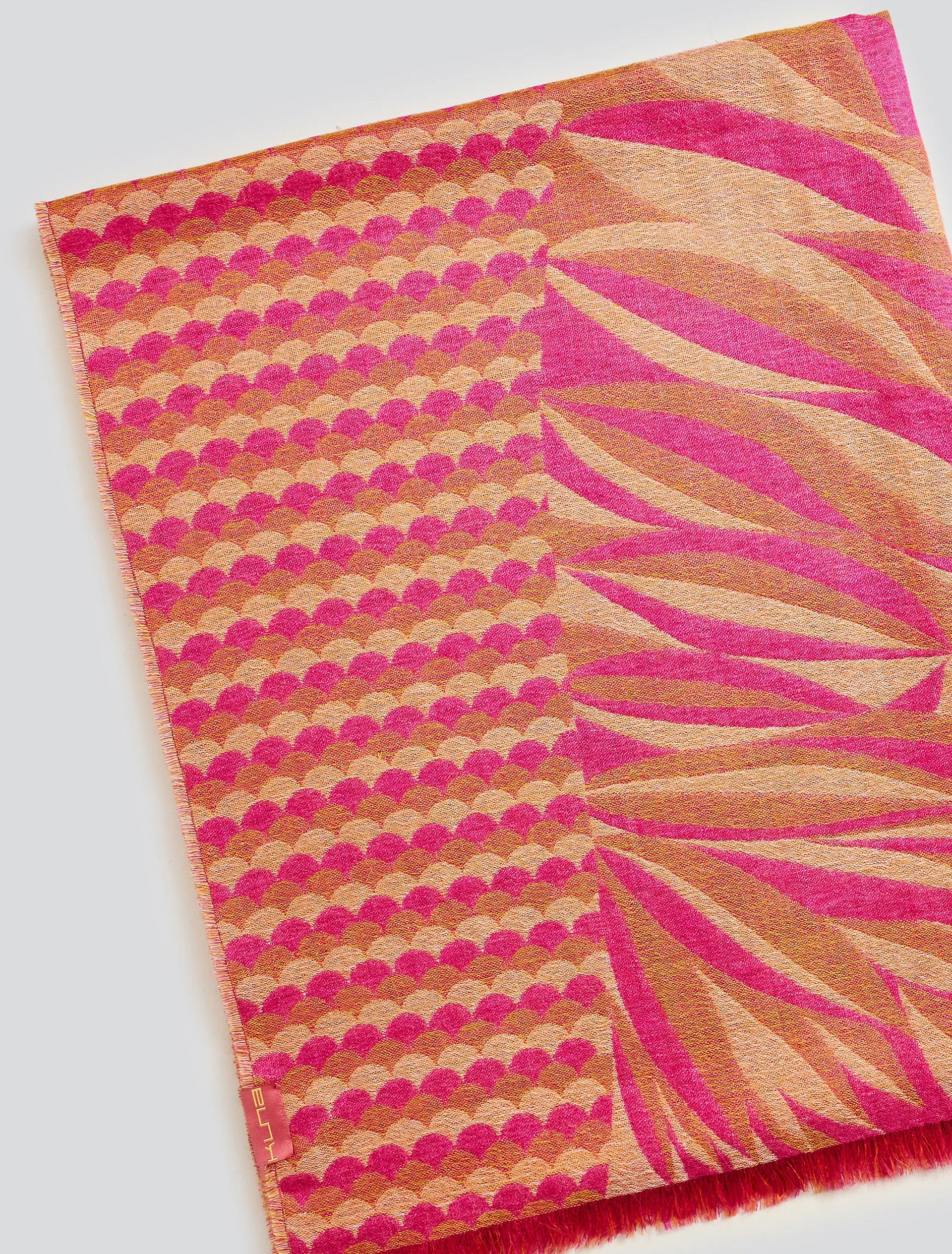 Ysily Shawl Baby Alpaca Color Fuchsia